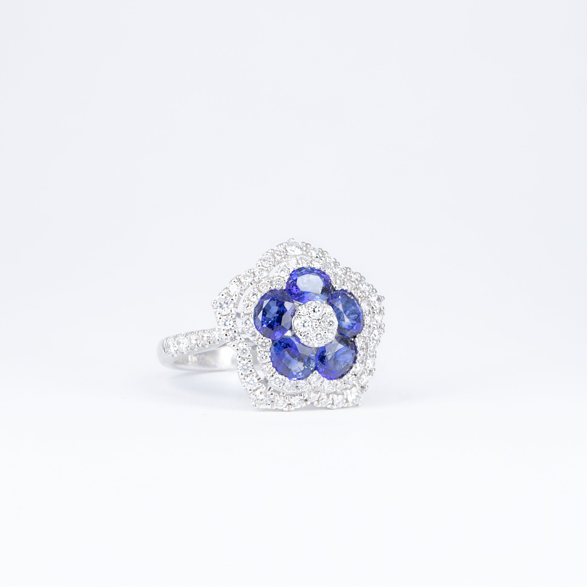 Bague saphirs bleus et diamants