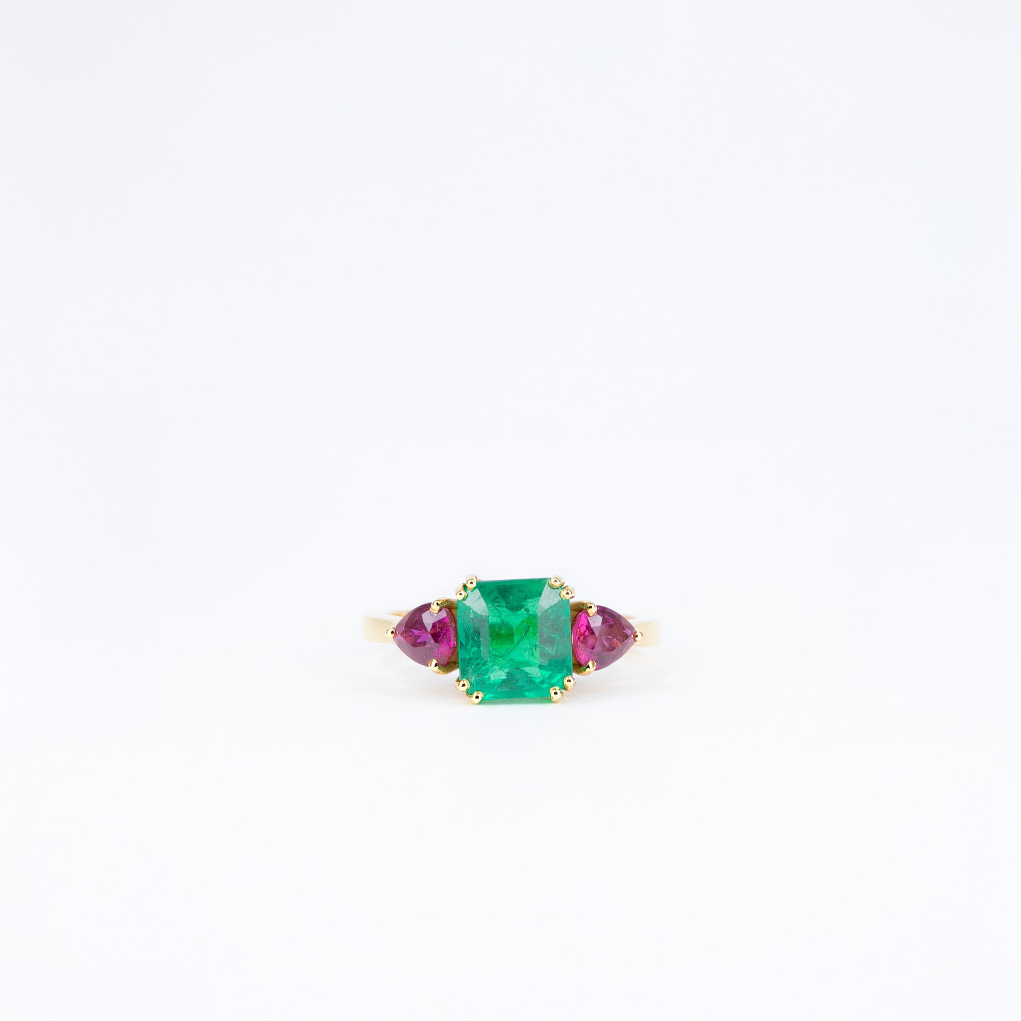 Bague or jaune émeraude et rubis