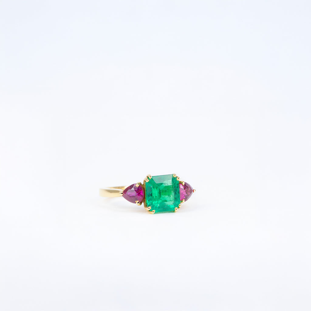 Bague or jaune émeraude et rubis