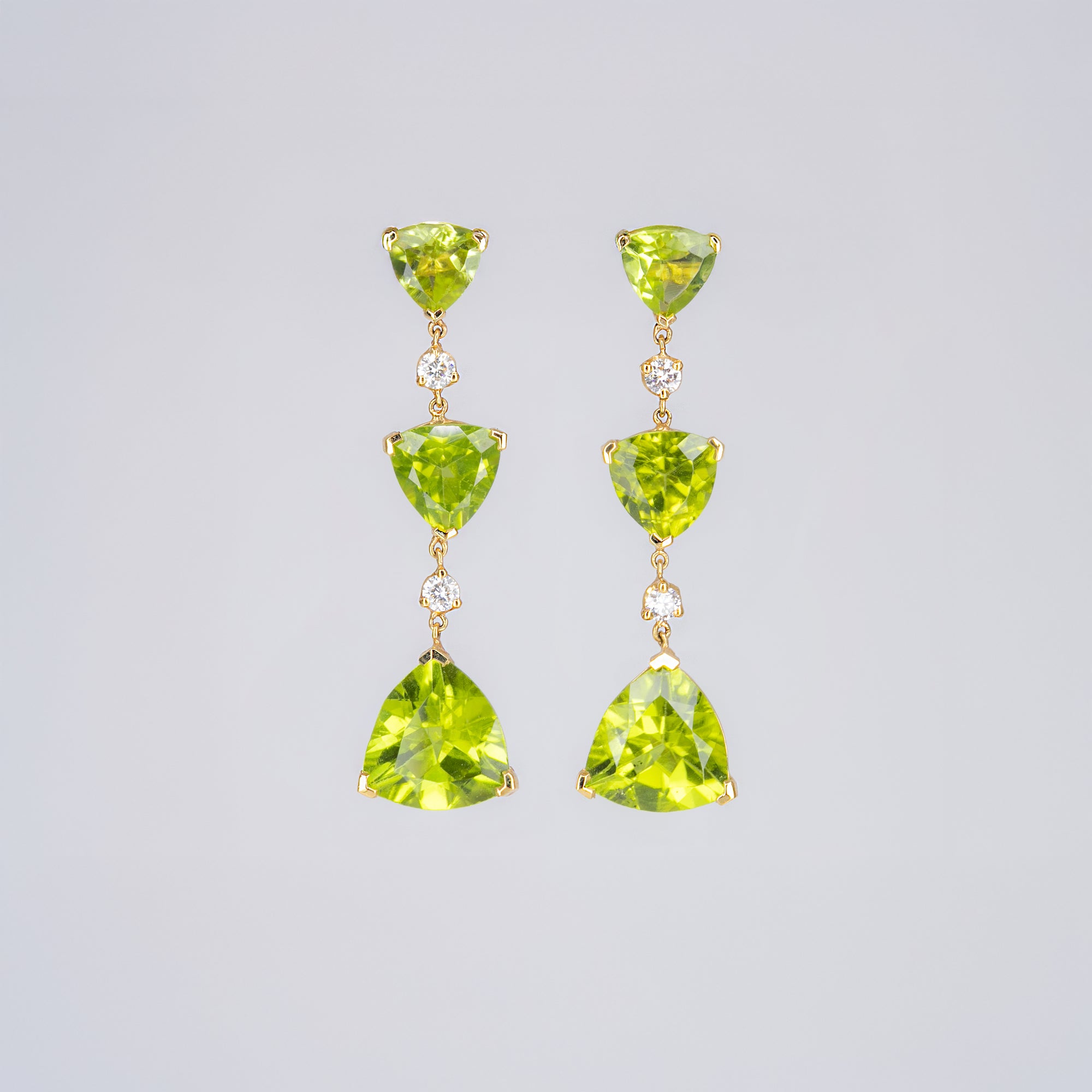 Boucles d’oreilles  péridots  et diamants
