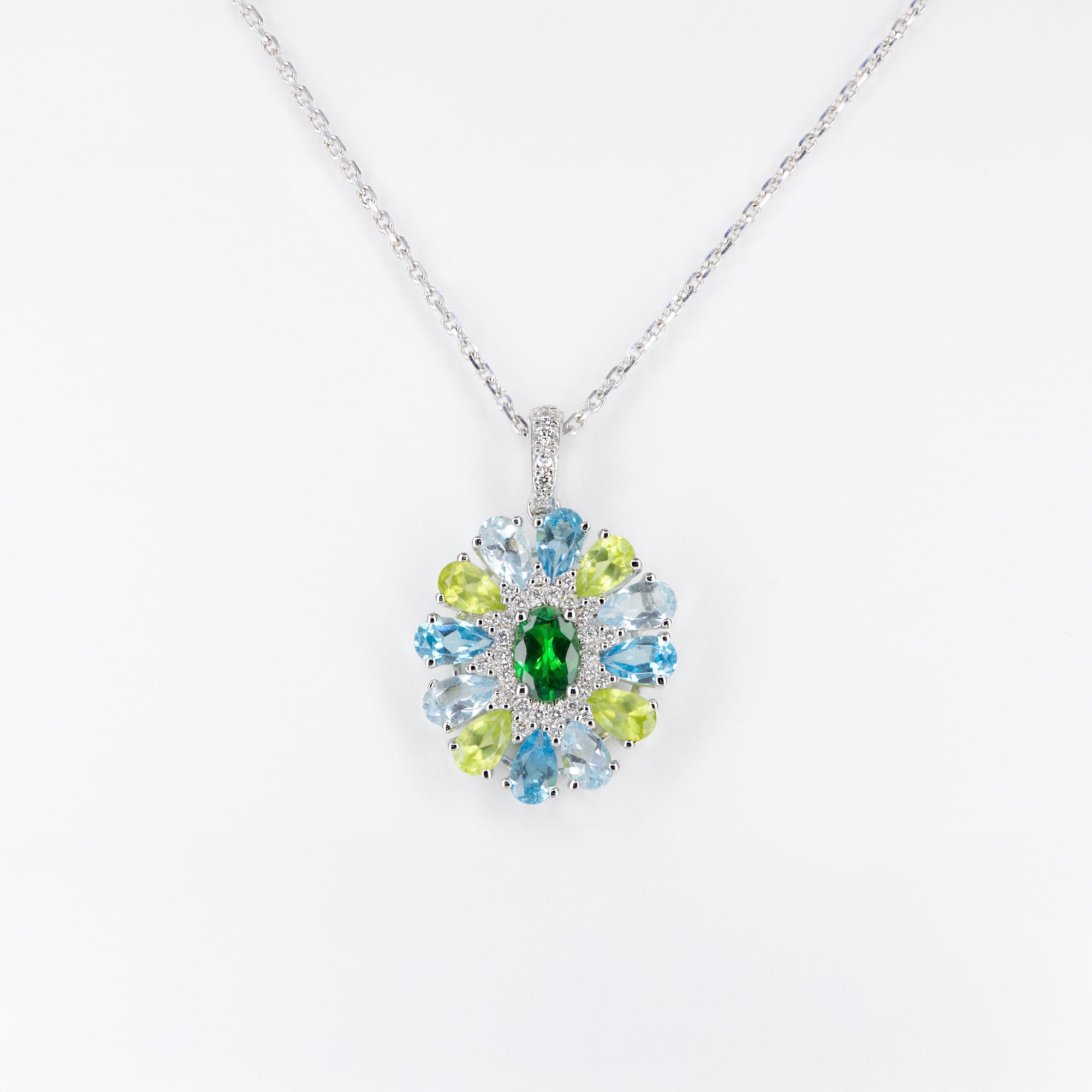 Pendentif tsavorite, péridots et agates