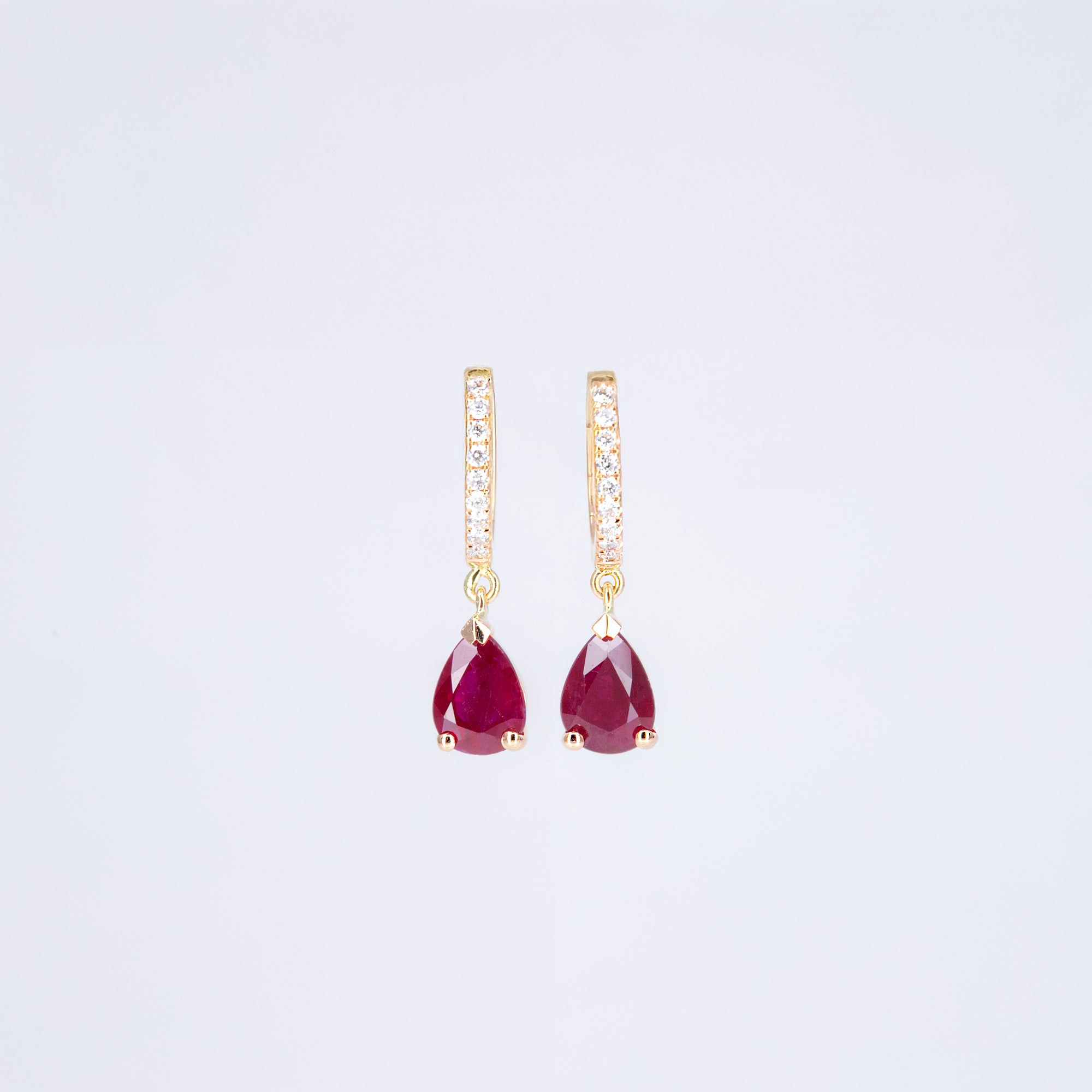 Boucles d’oreilles rubis et diamants