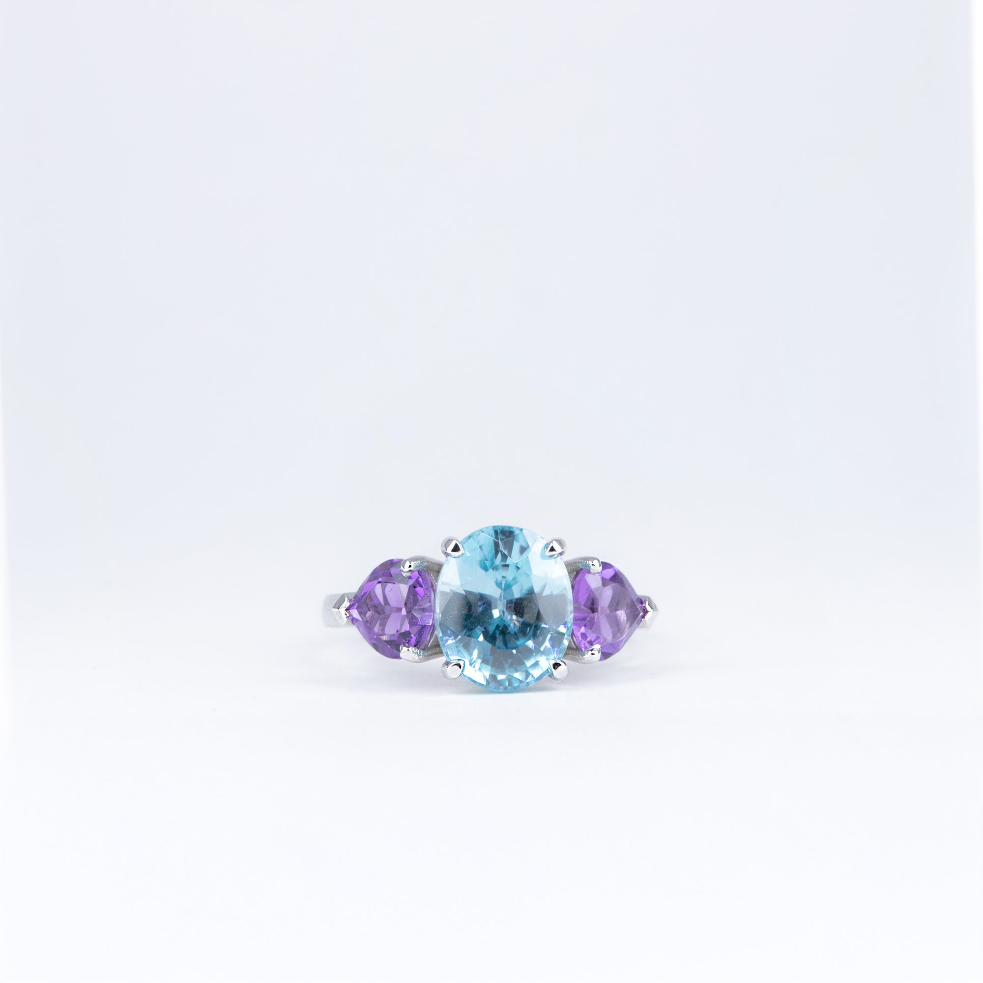 Bague zircon bleu et améthystes