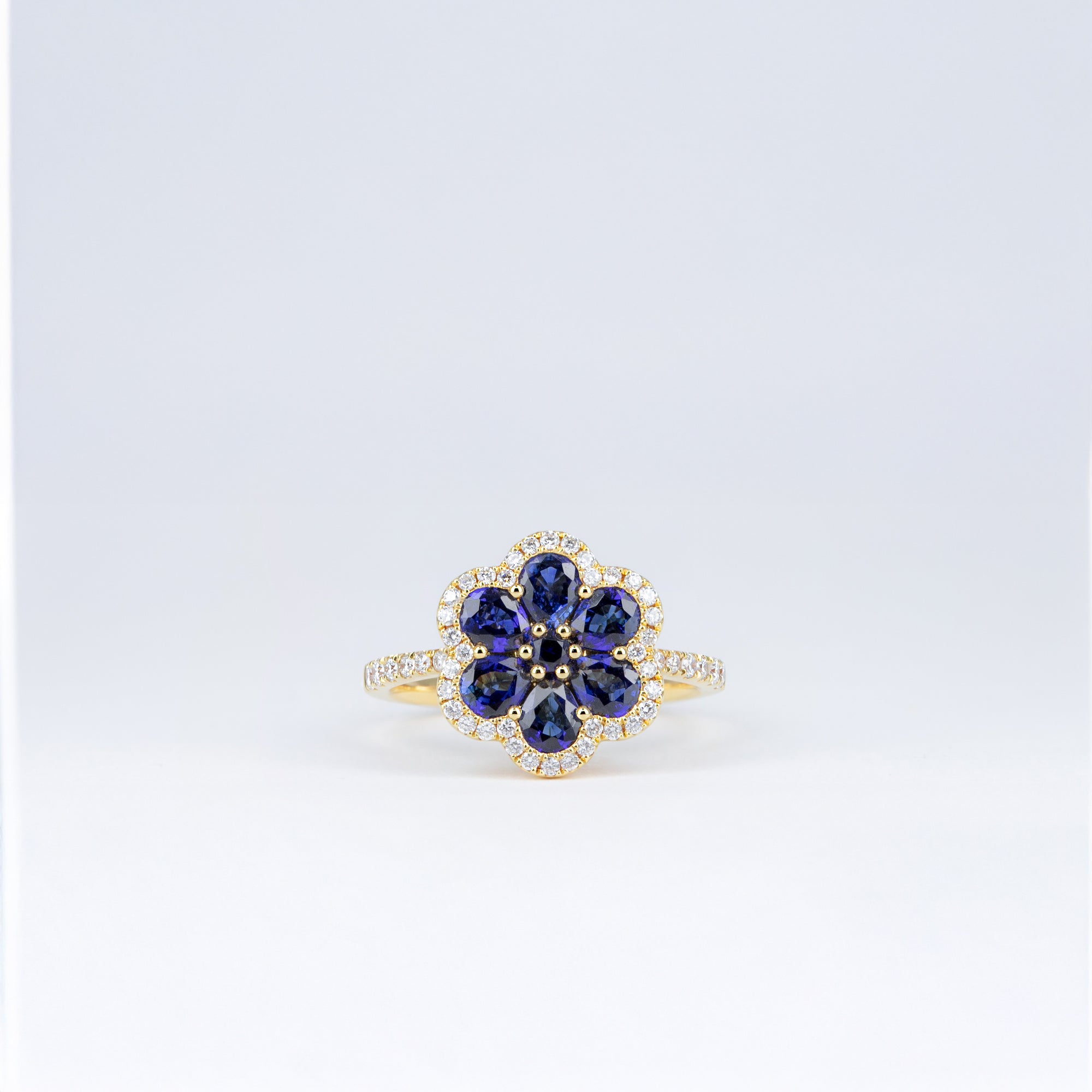 Bague saphirs bleus et diamants