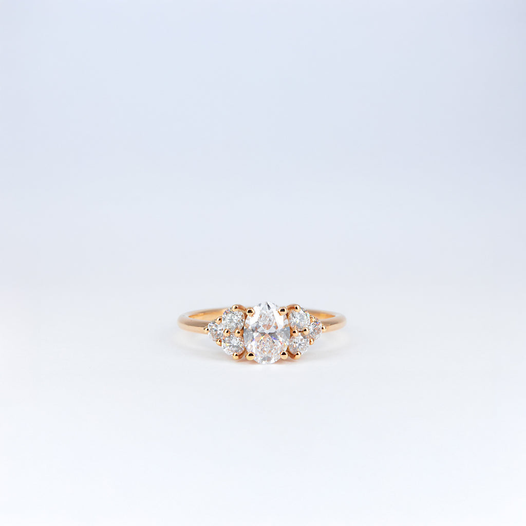 Bague diamants ovale et entourage