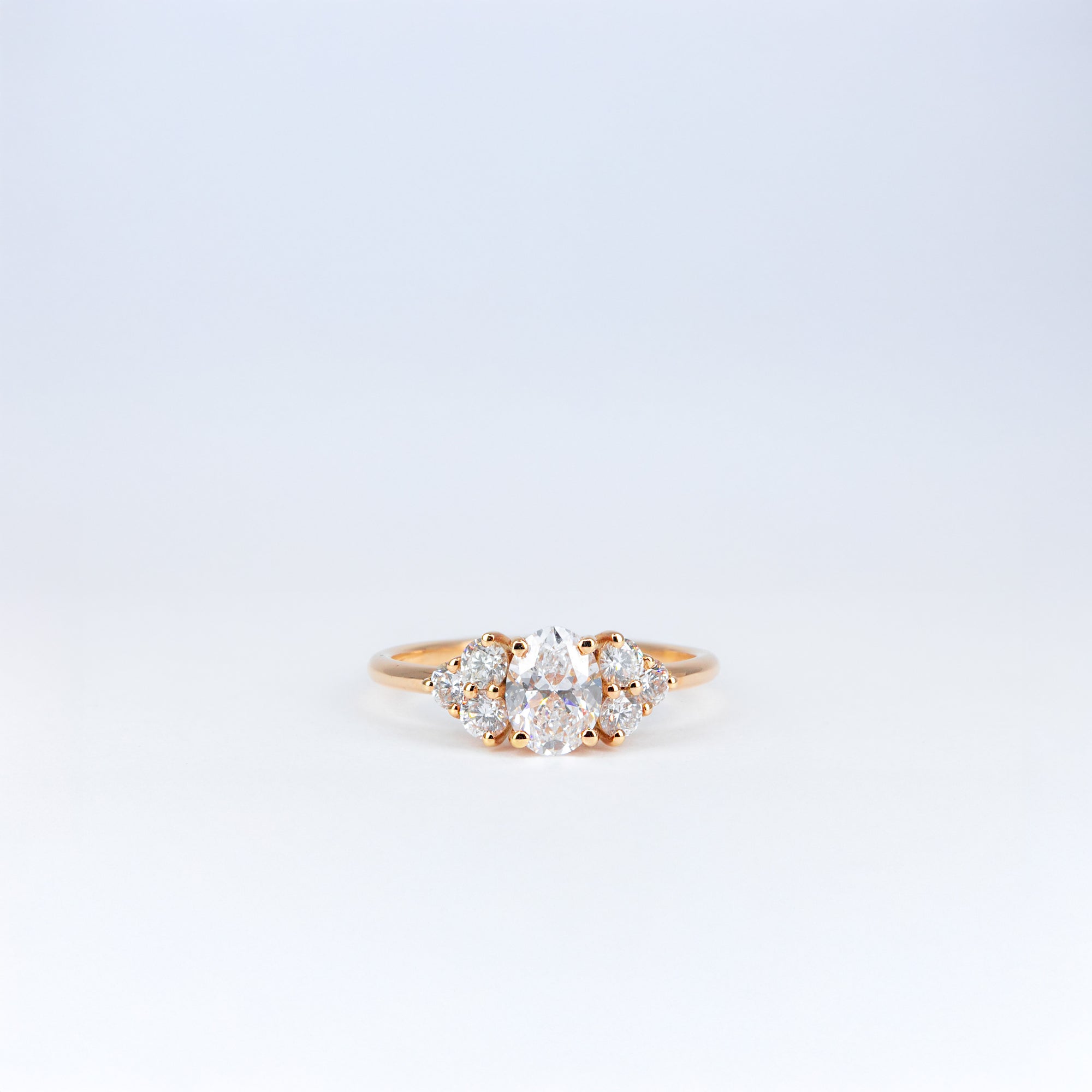 Bague diamants ovale et entourage