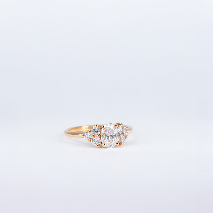 Bague diamants ovale et entourage