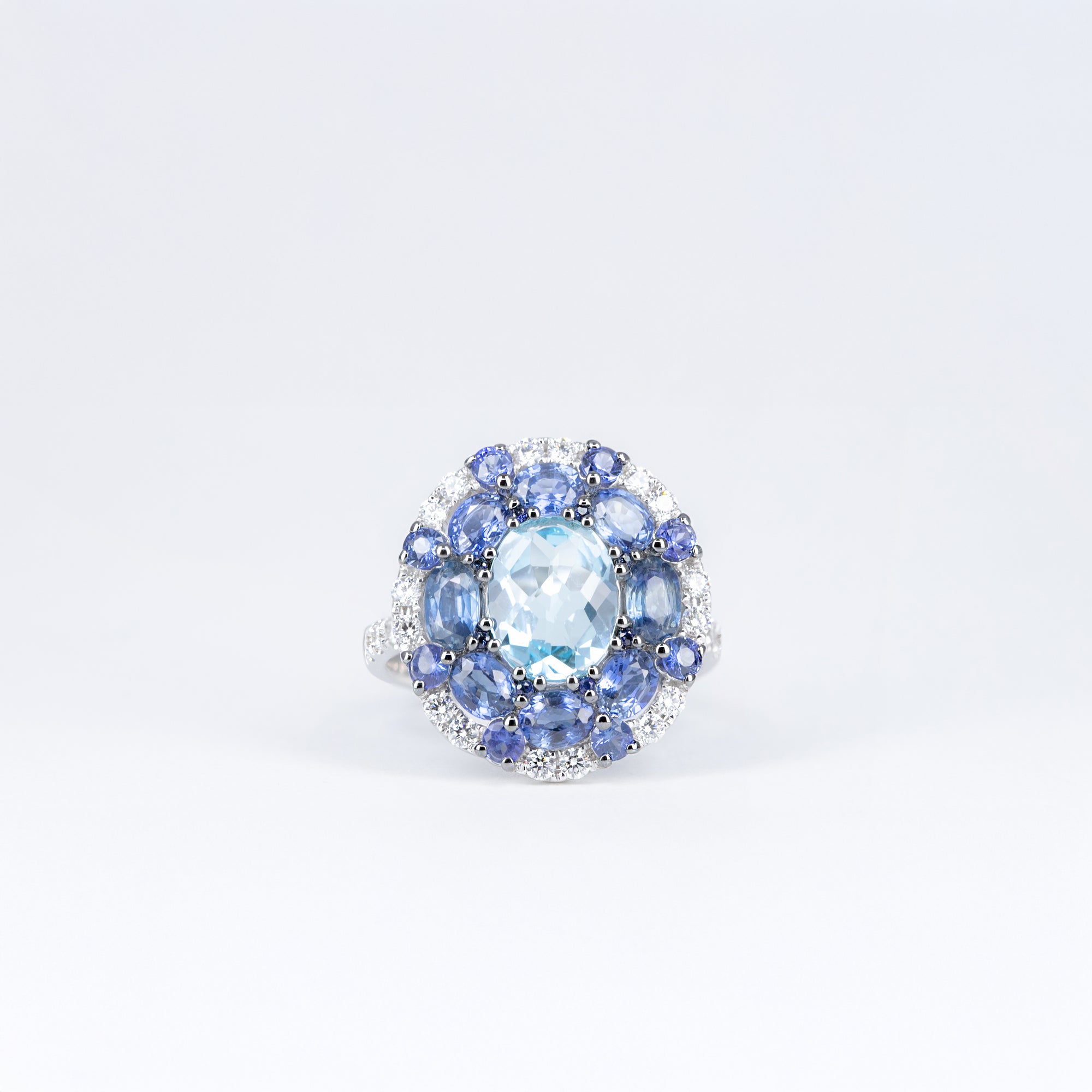 Bague topaze bleue saphirs et diamants