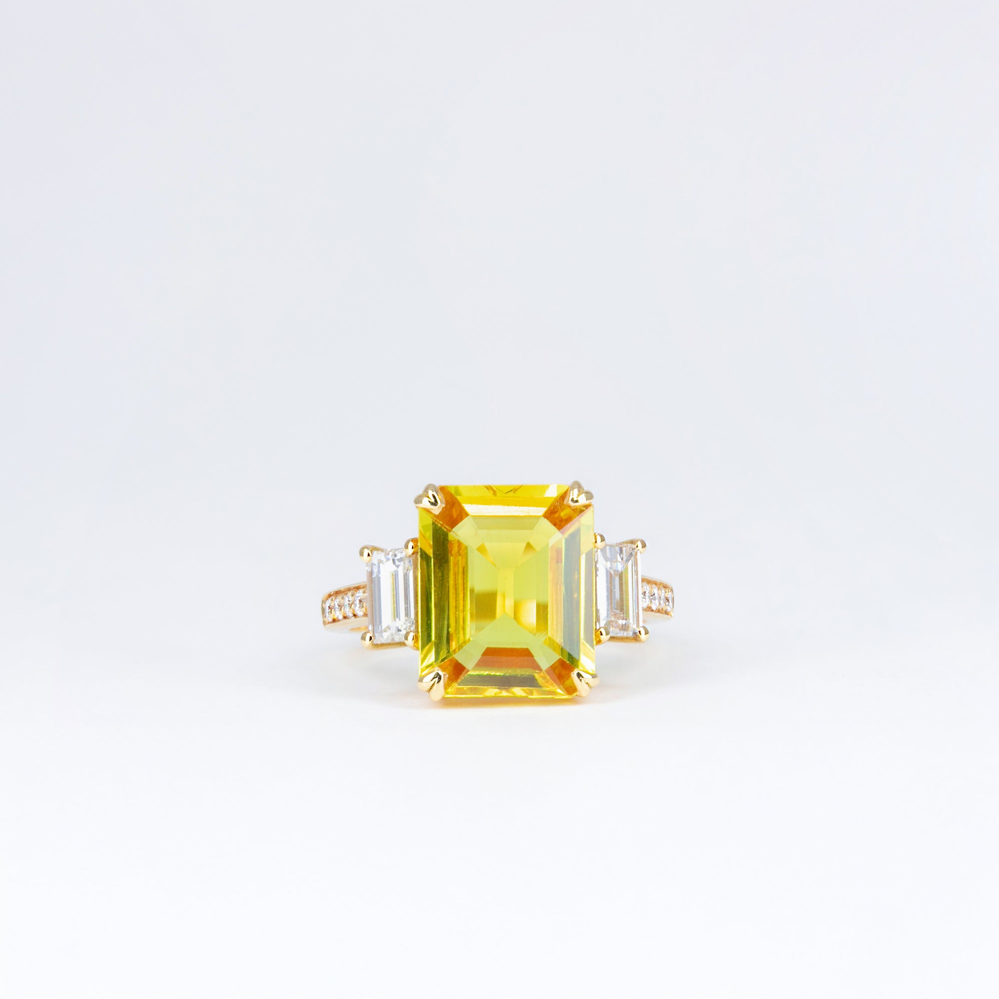 Bague saphir jaune taille émeraude