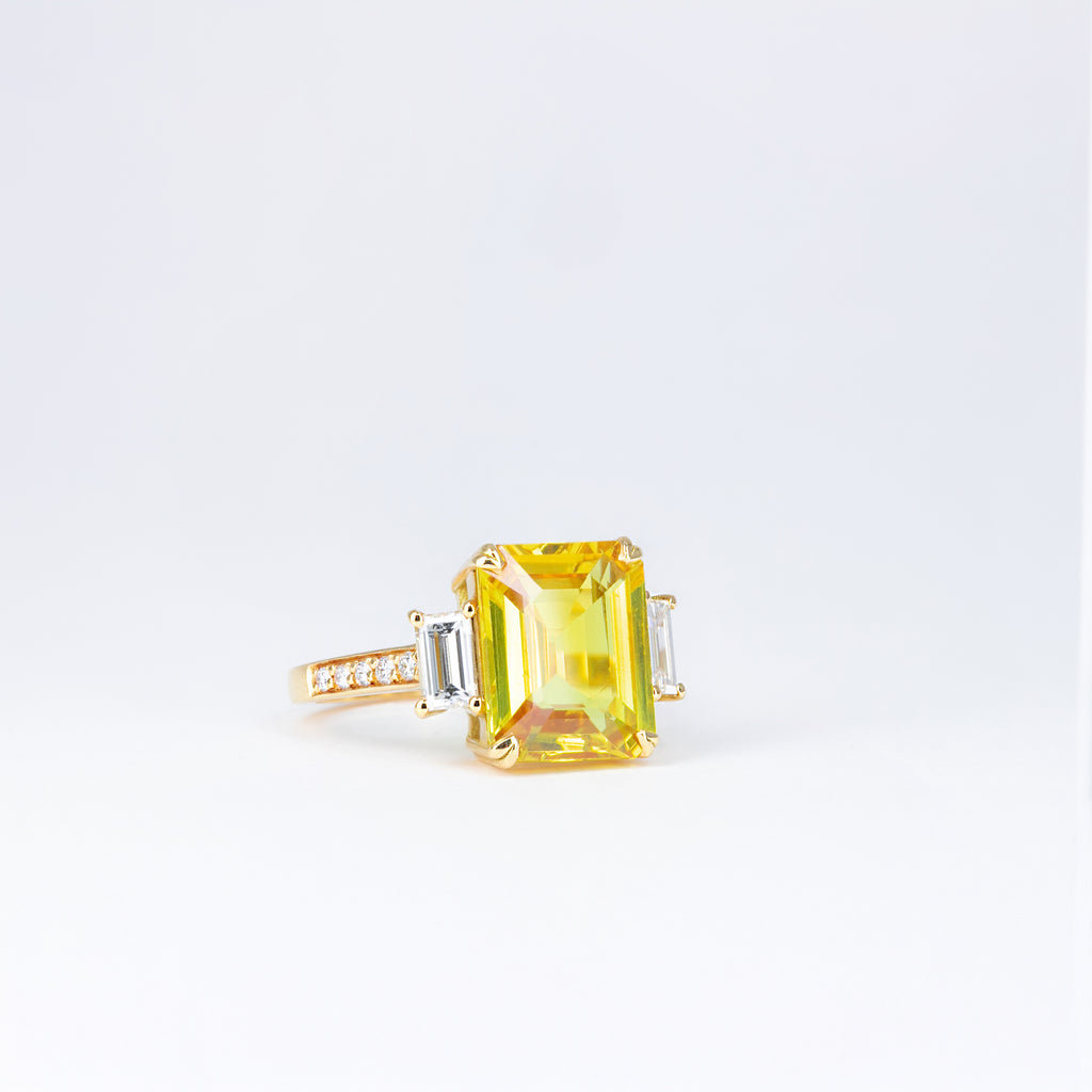 Bague saphir jaune taille émeraude