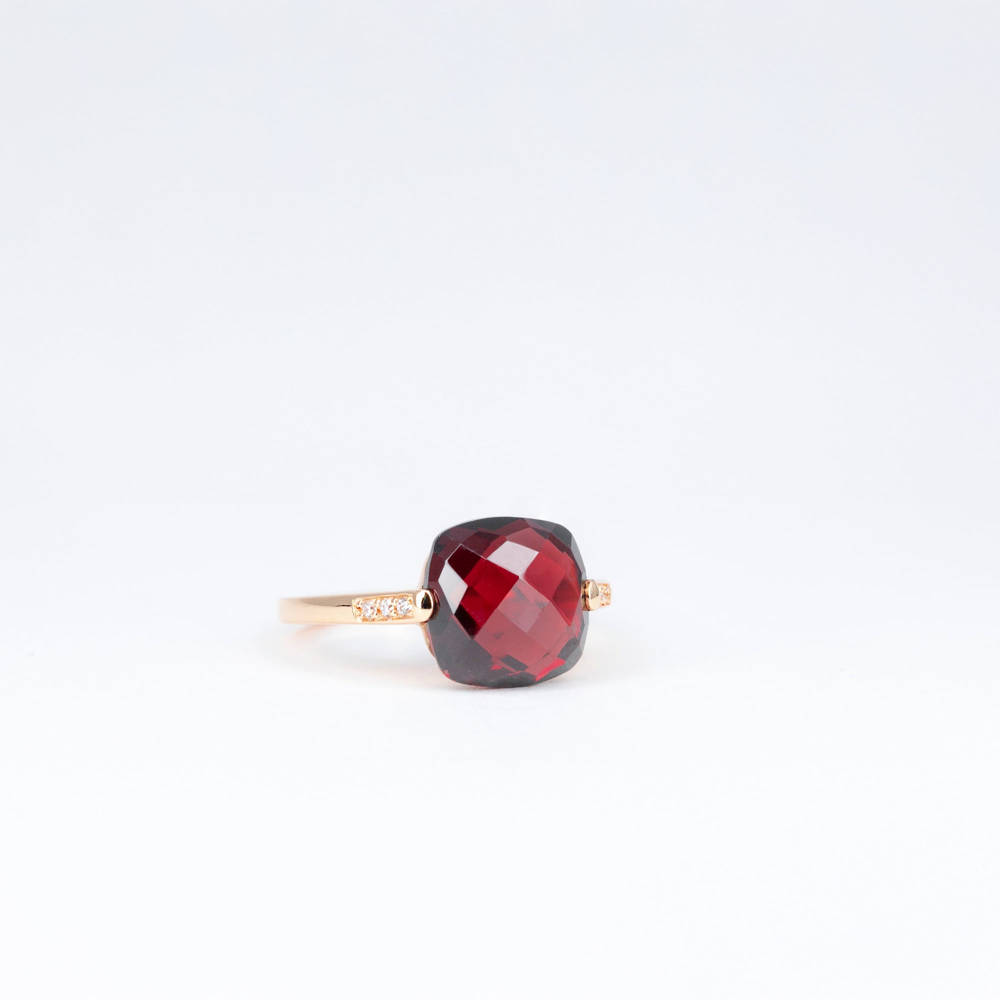 Bague grenat coussin et diamants