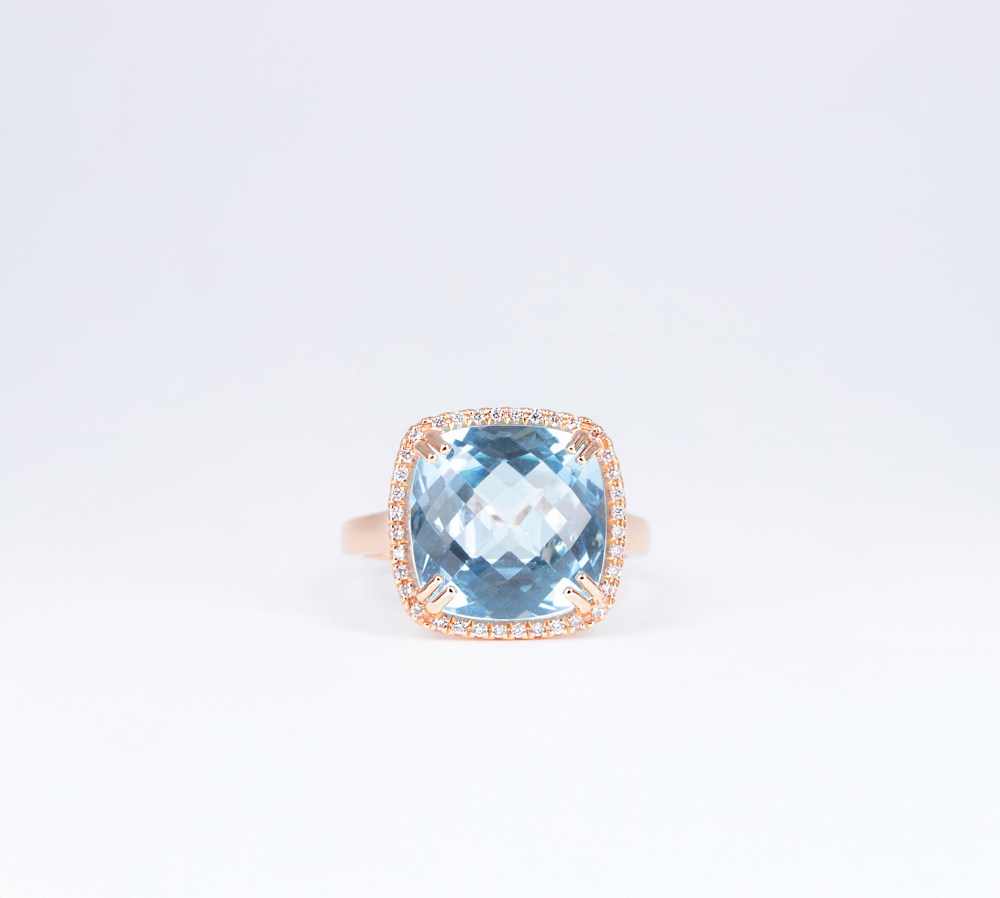 Bague topaze bleue coussin et diamants