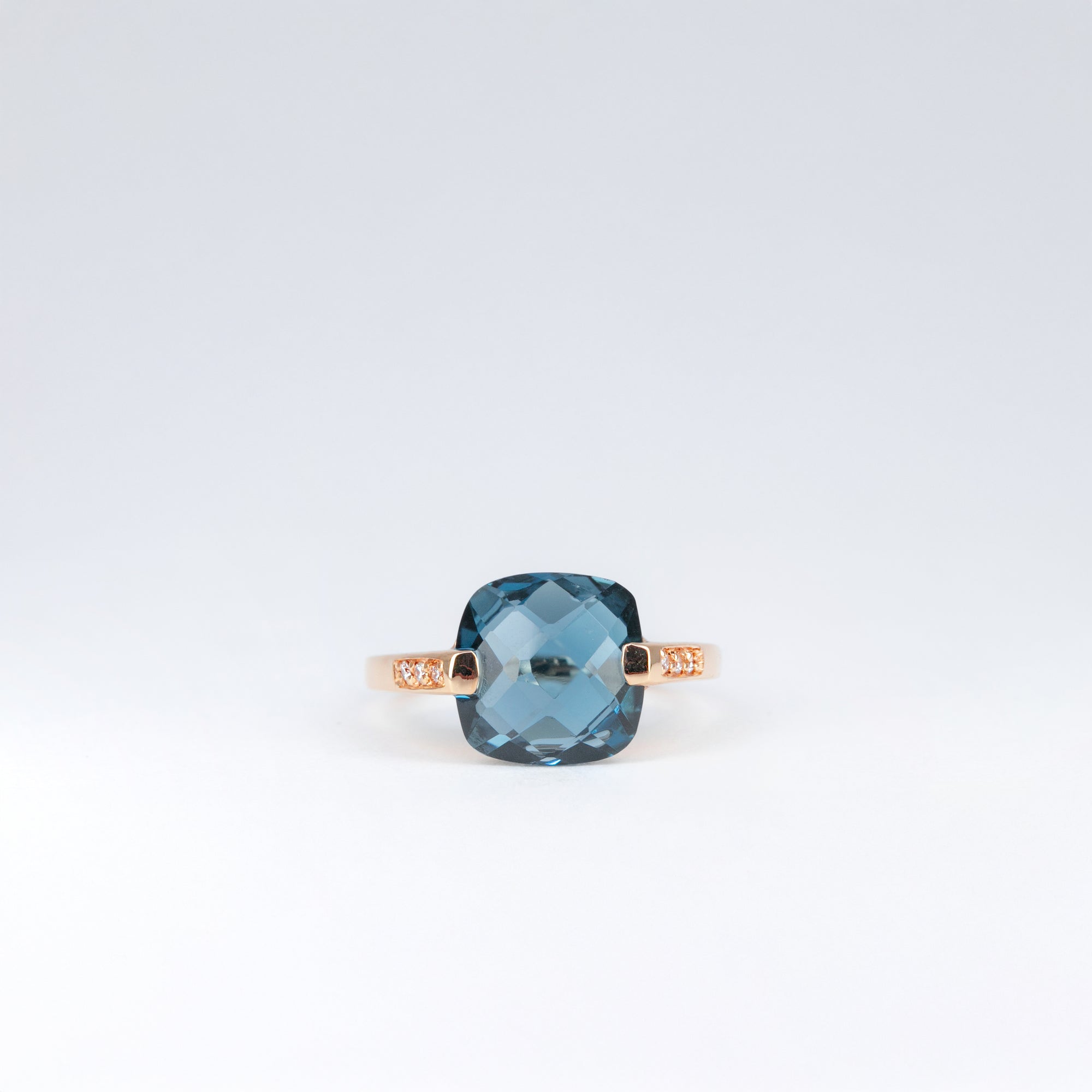 Bague London Blue coussin et Diamants
