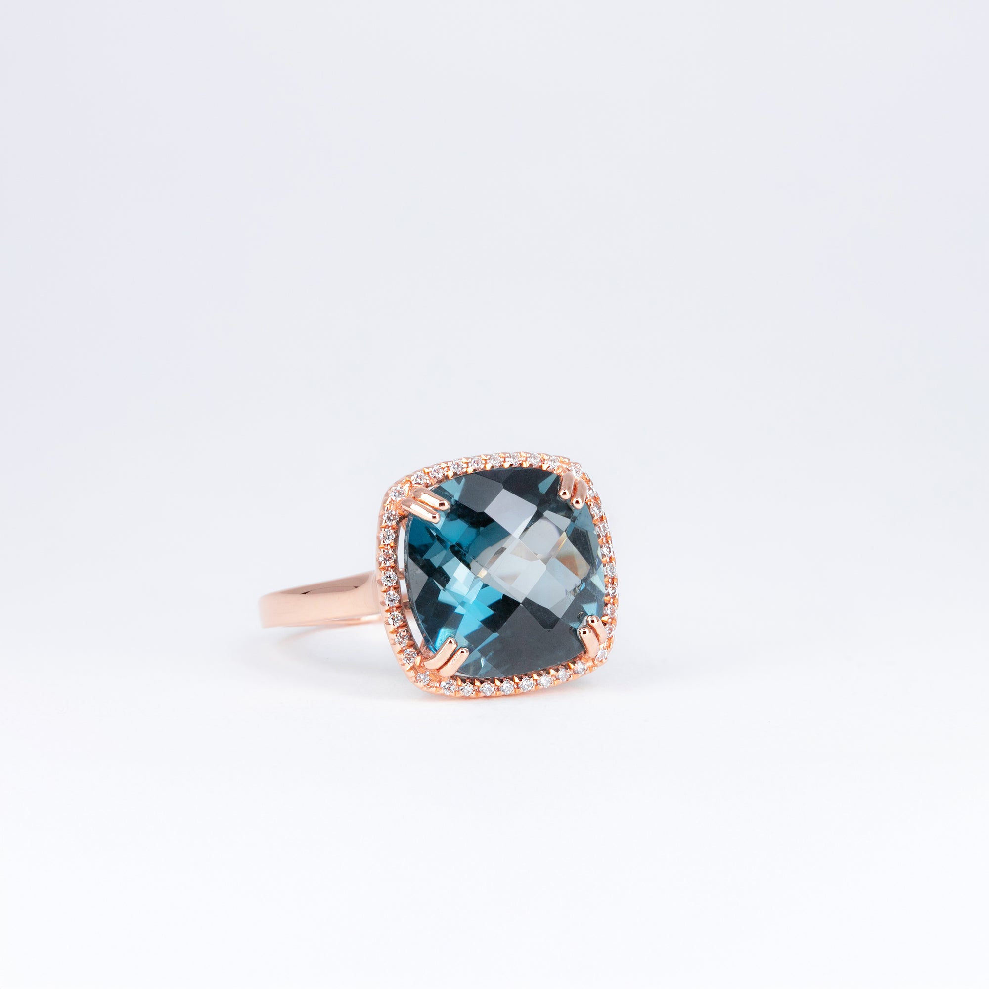 Bague topaze London Blue coussin et diamants