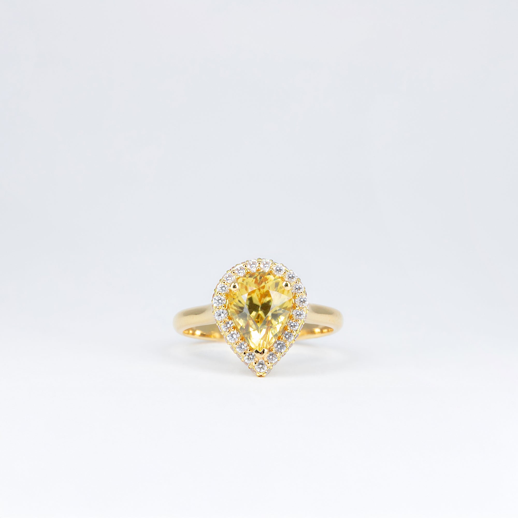 Bague zircon jaune taille poire et diamants