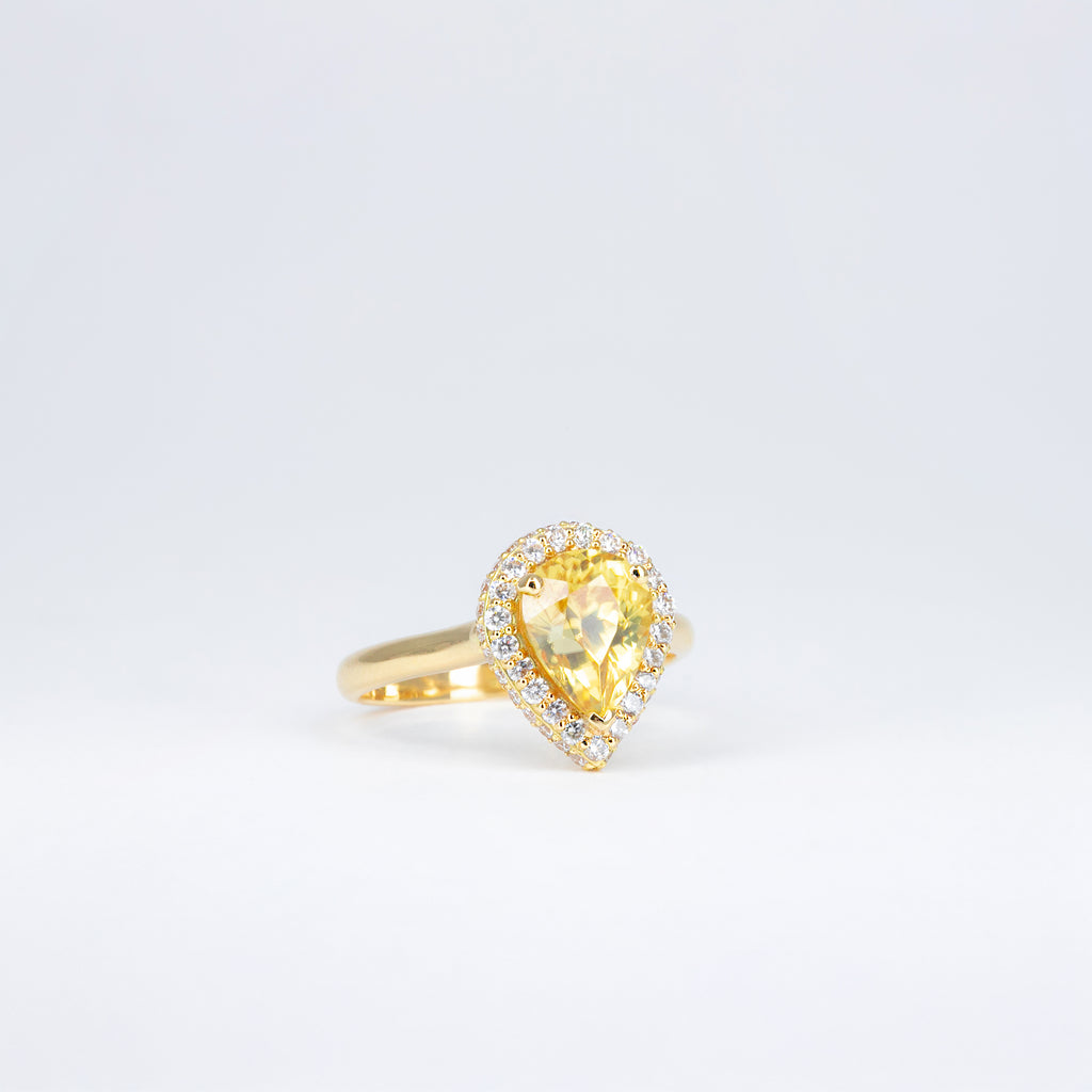 Bague zircon jaune taille poire et diamants