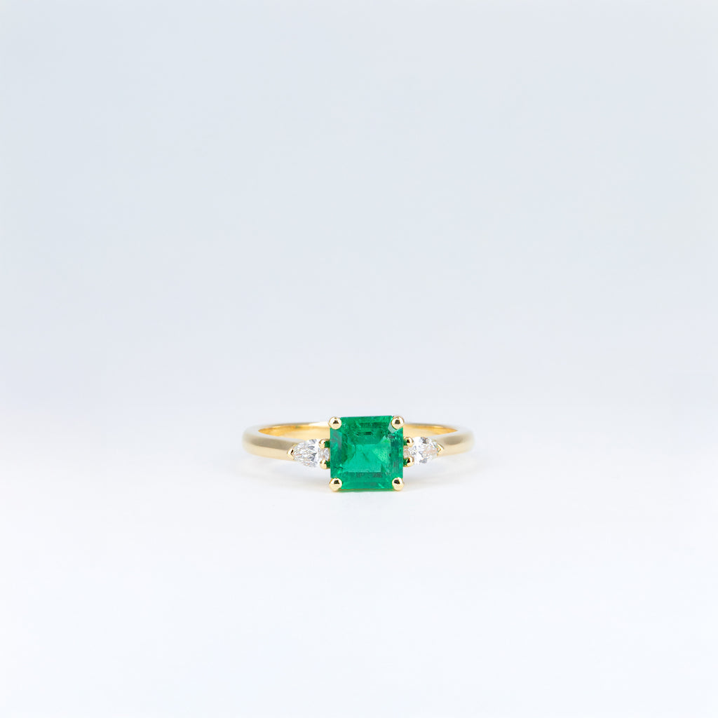 Bague émeraude et diamants poire