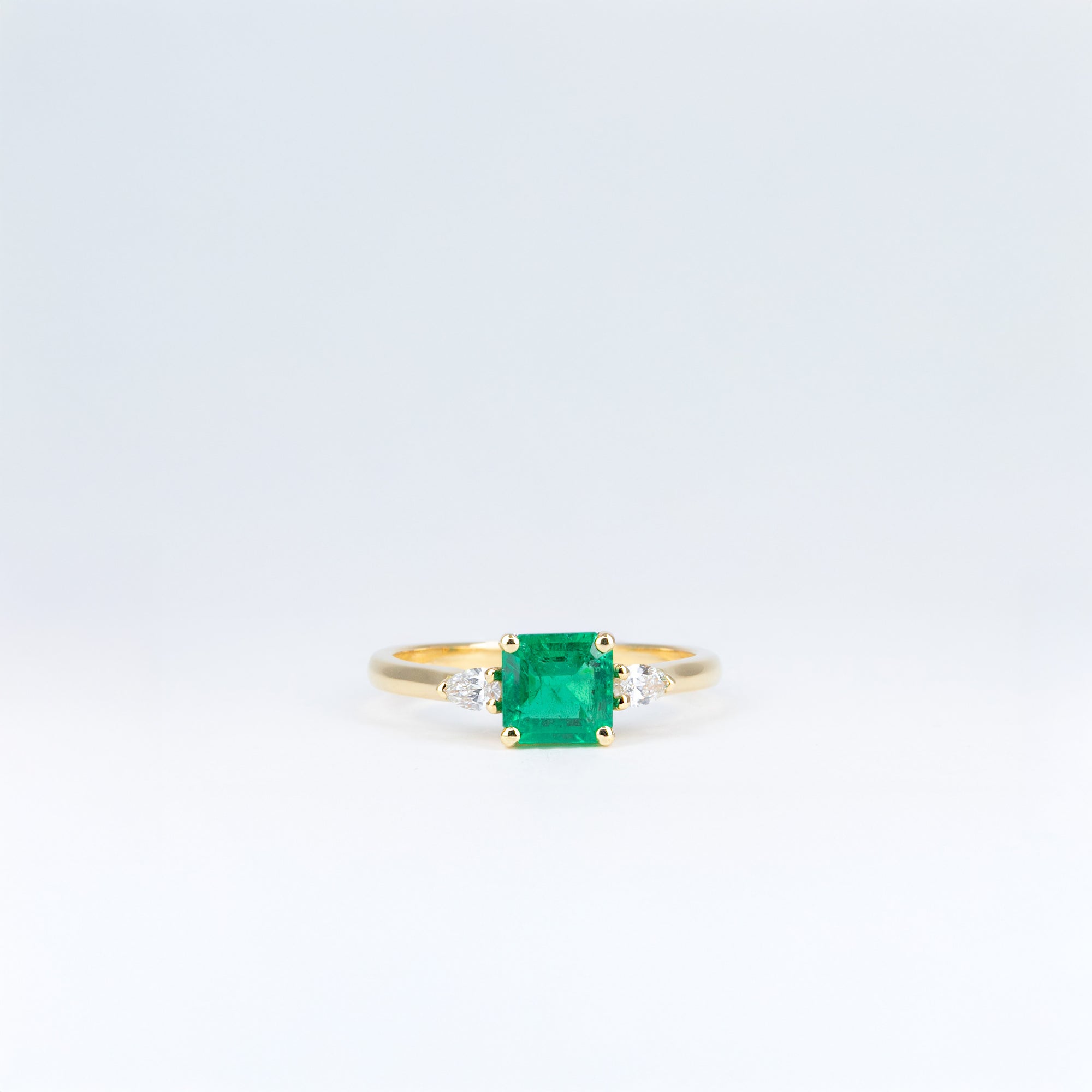 Bague émeraude et diamants poire