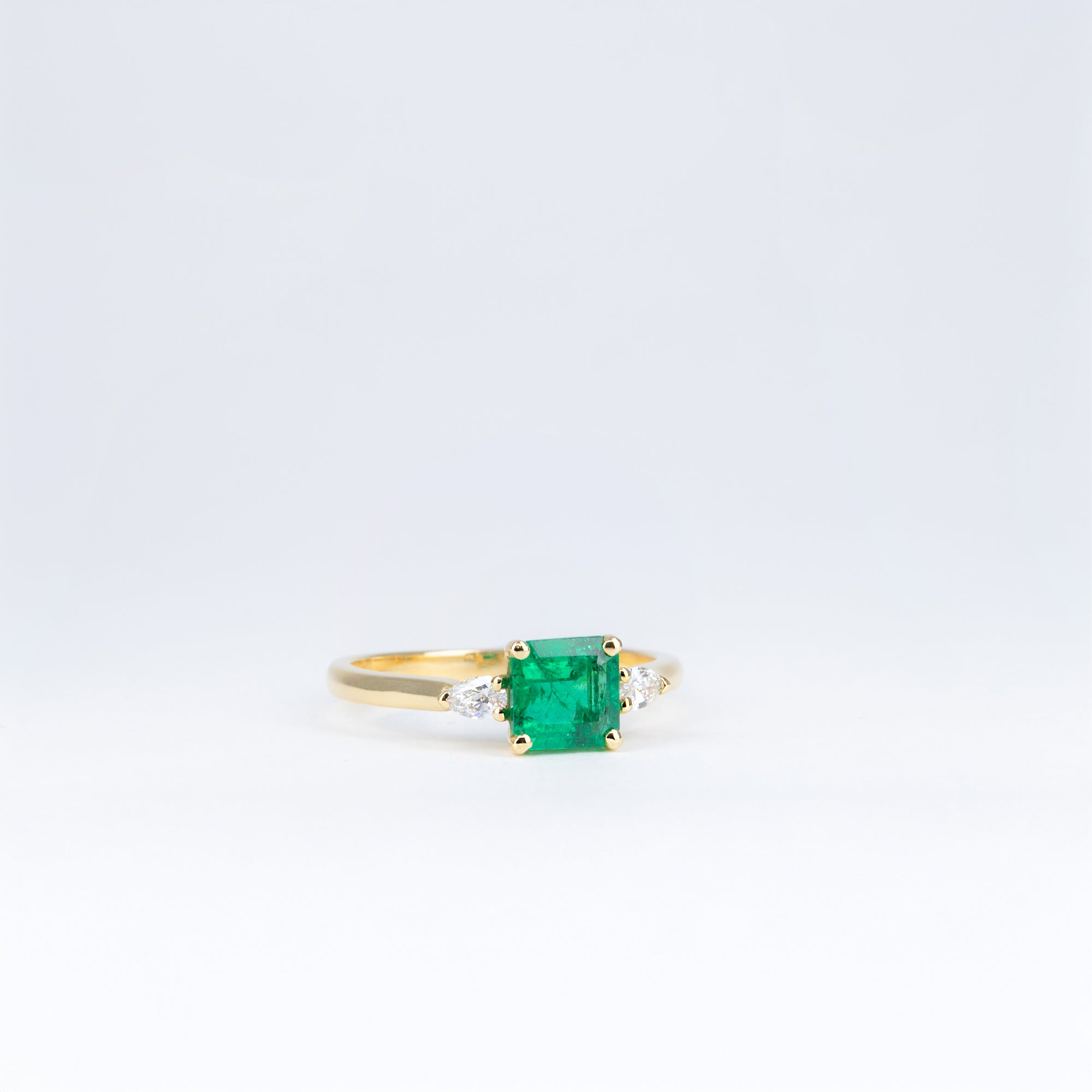 Bague émeraude et diamants poire