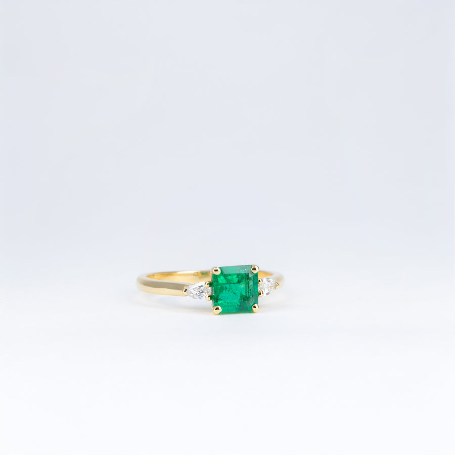 Bague émeraude et diamants poire