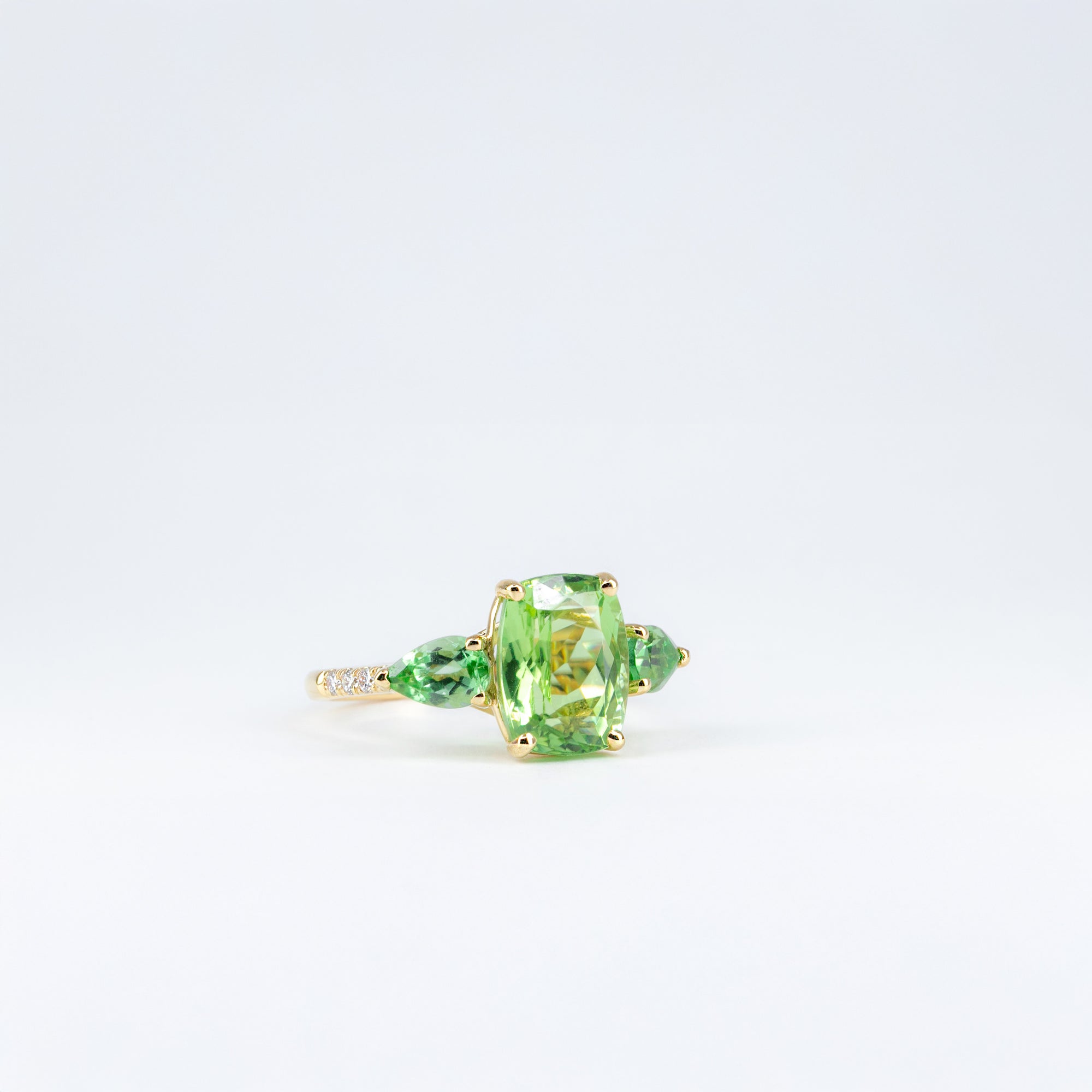 Bague or jaune tourmaline verte et diamants