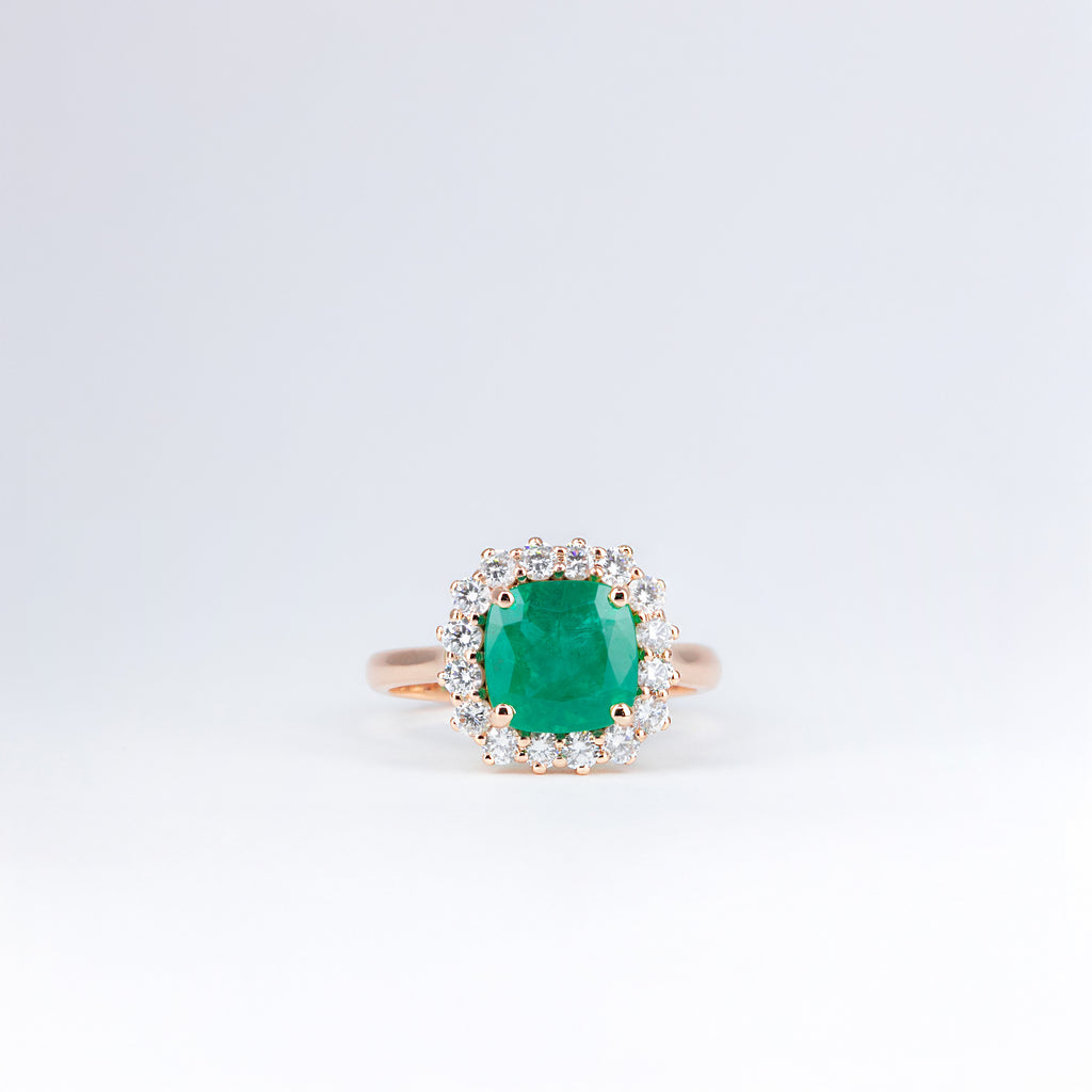 Bague émeraude coussin et entourage diamants