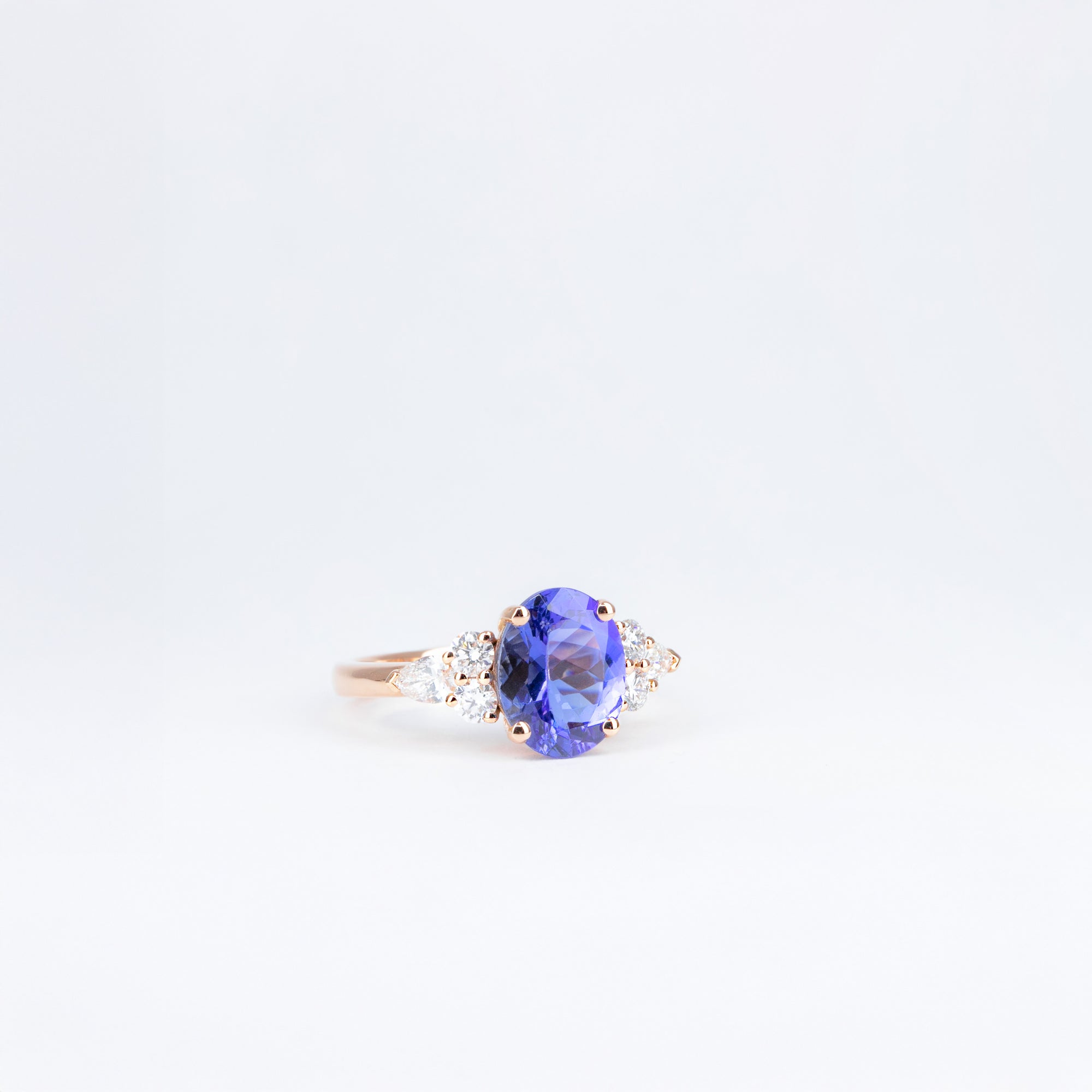 Bague tanzanite ovale et diamants