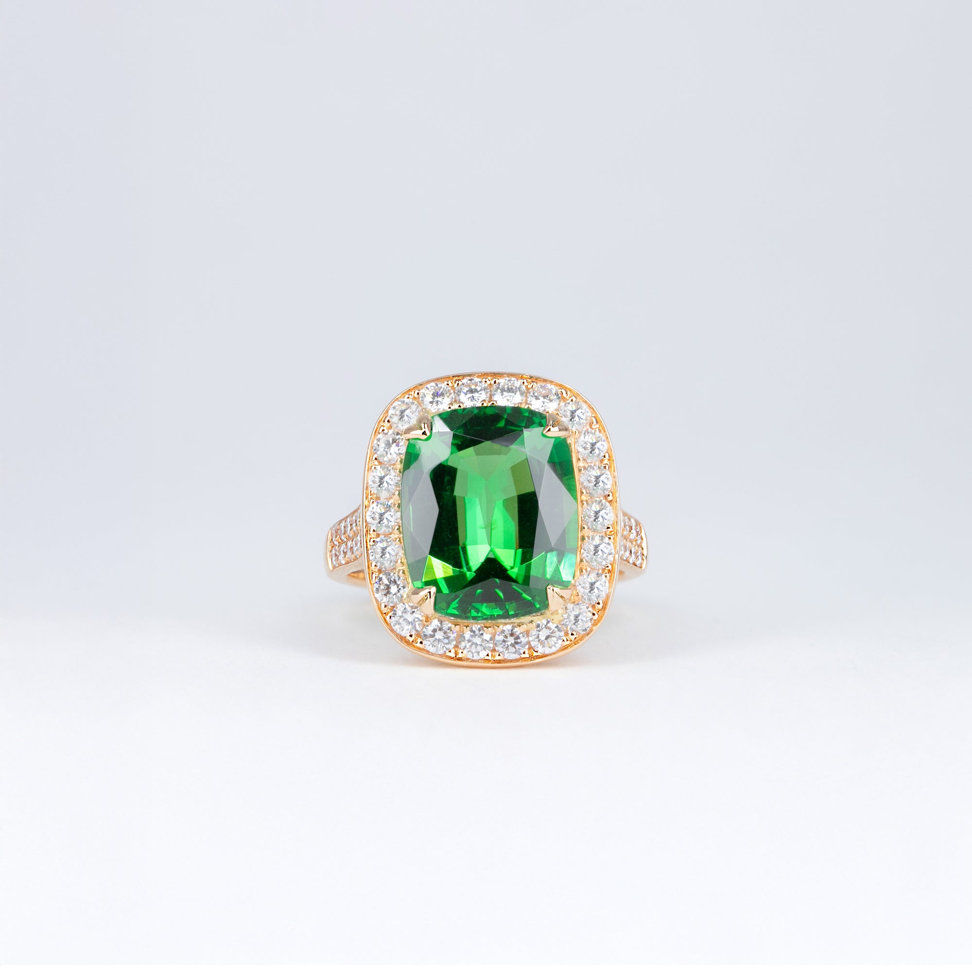 Bague tourmaline coussin et entourage diamants