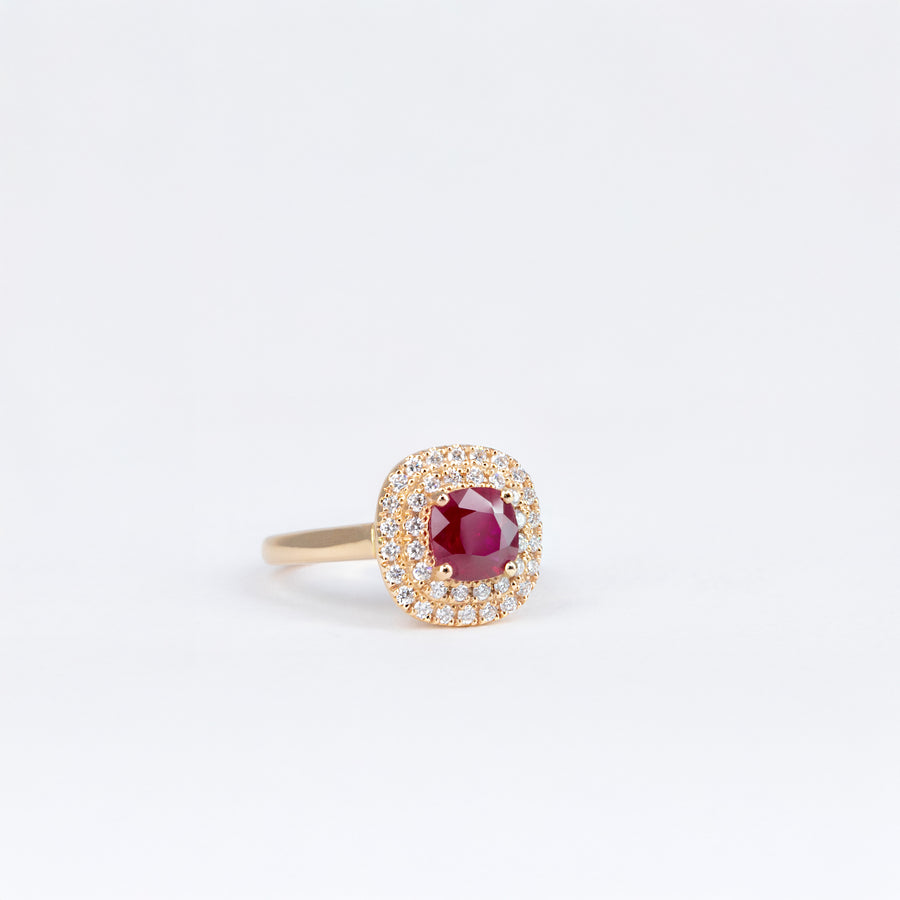 Bague or rose, rubis taille coussin et diamants