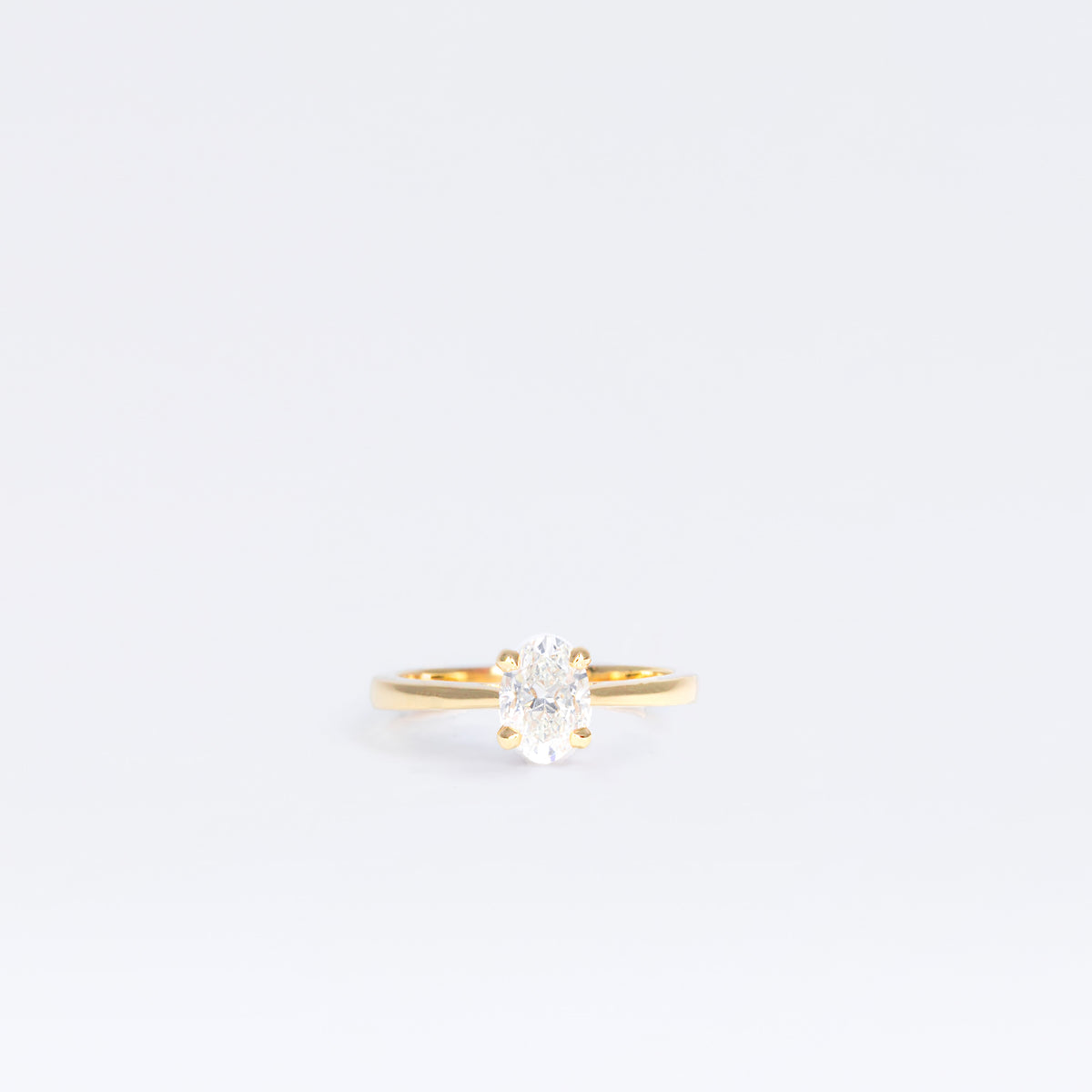 Bague diamant ovale en or jaune modèle 67658, vue de face