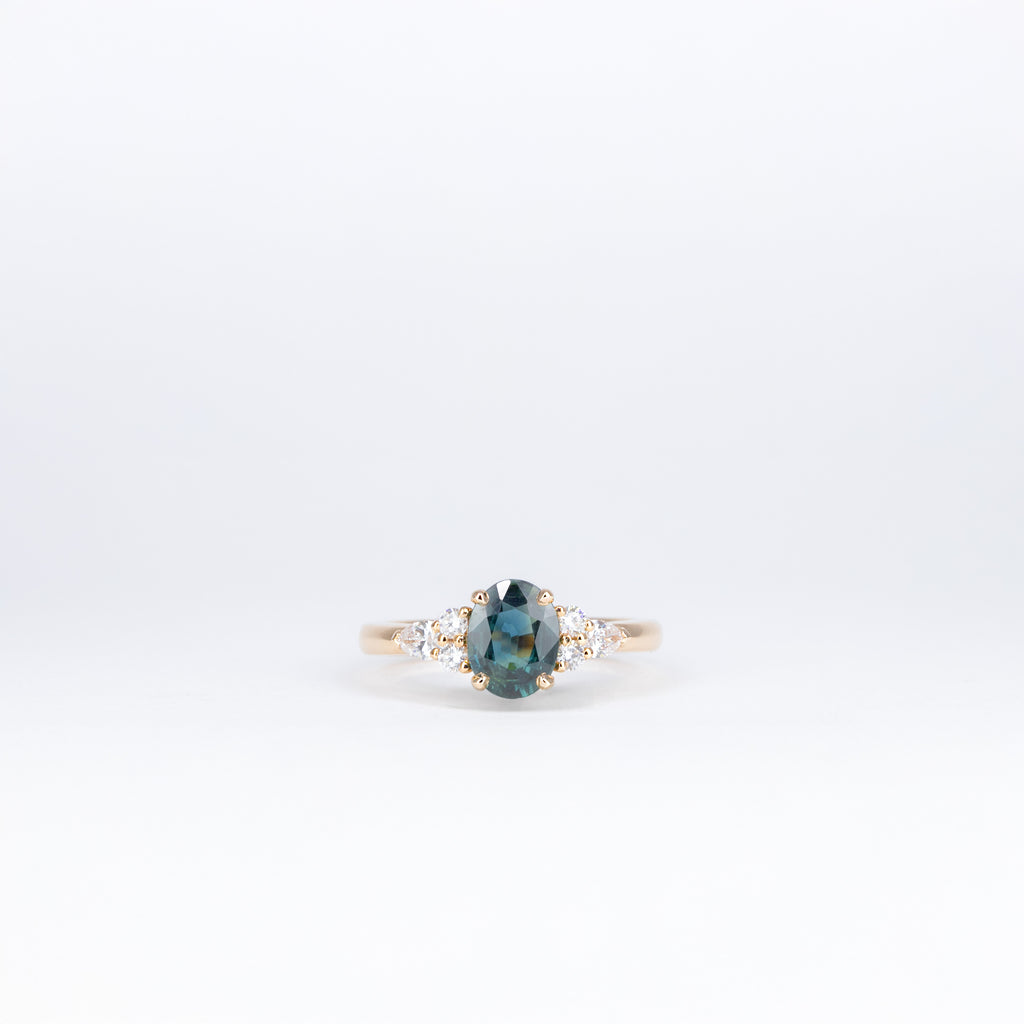 Bague modèle 67789 en or rose avec saphir teal de 1,26 ct et diamants