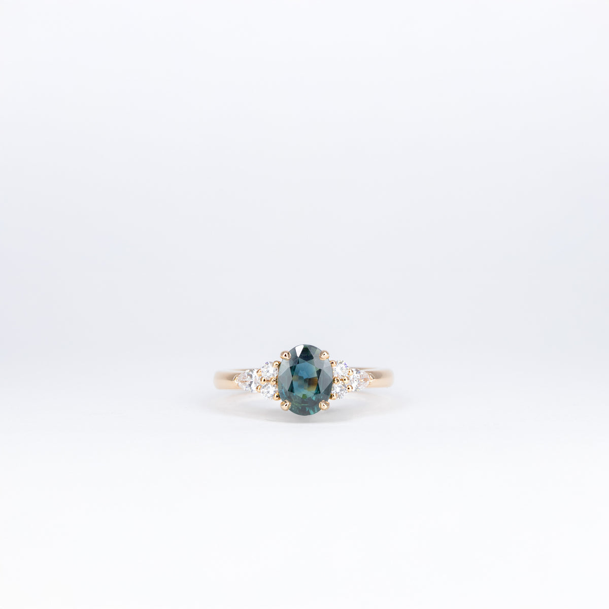 Bague modèle 67789 en or rose avec saphir teal de 1,26 ct et diamants