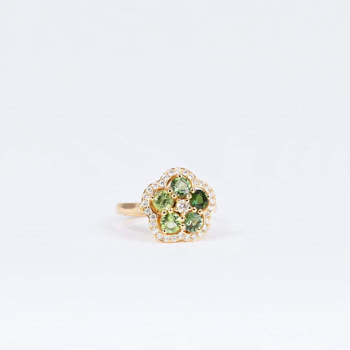 Bague petite fleur, tourmalines vertes et diamants