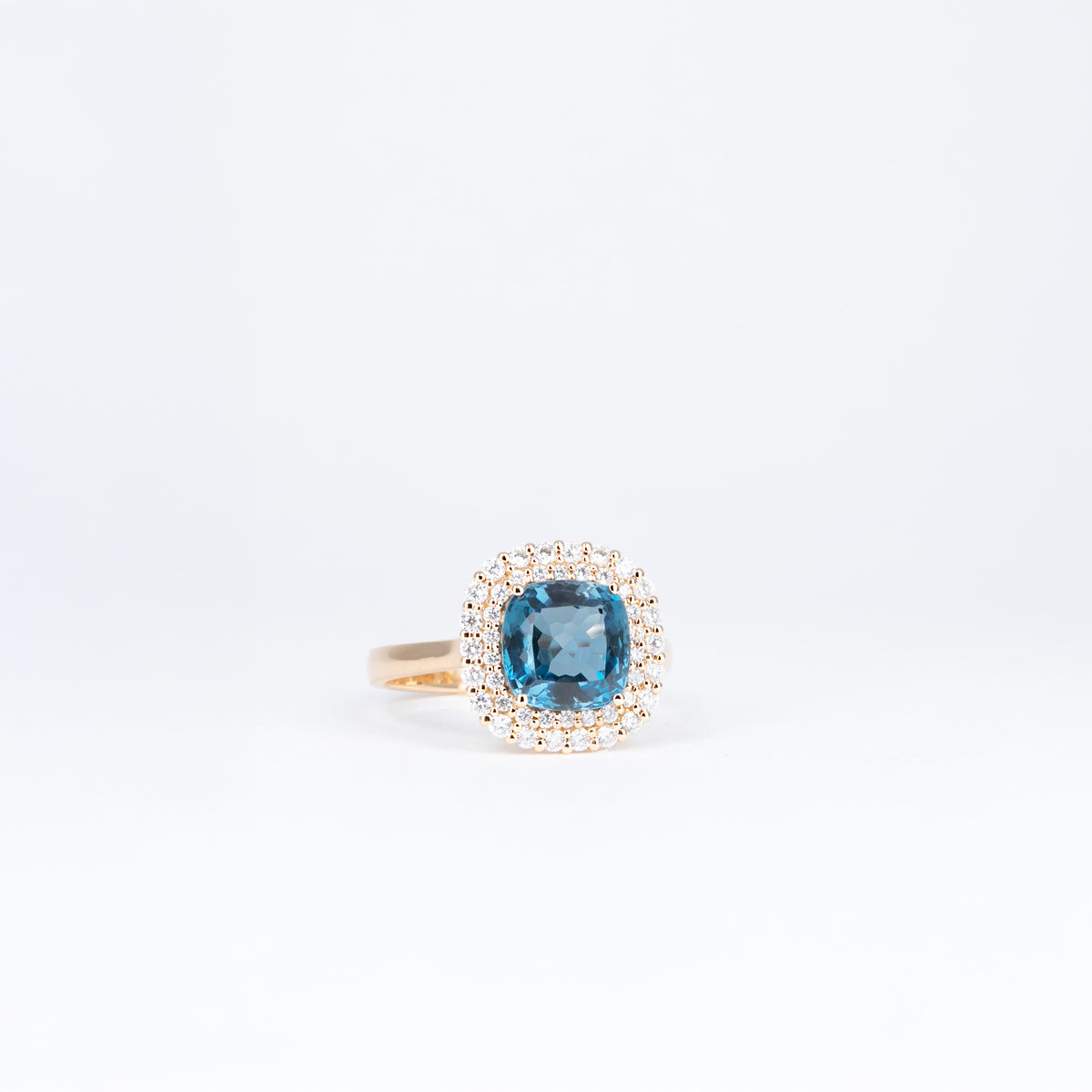 Bague en or rose 18K avec topaze London Blue taille coussin et double halo de diamants