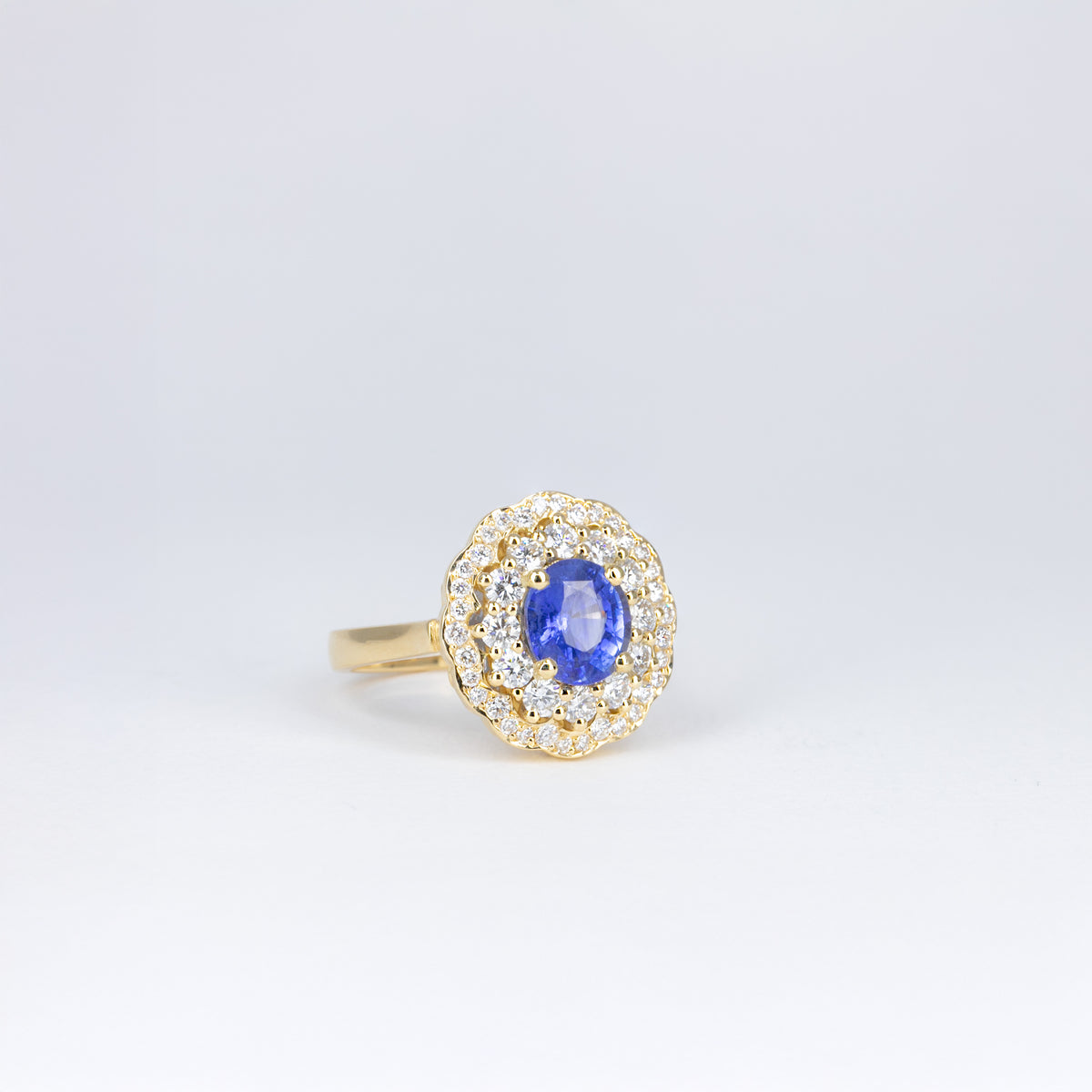 Bague saphir bleu double entourage de diamants 