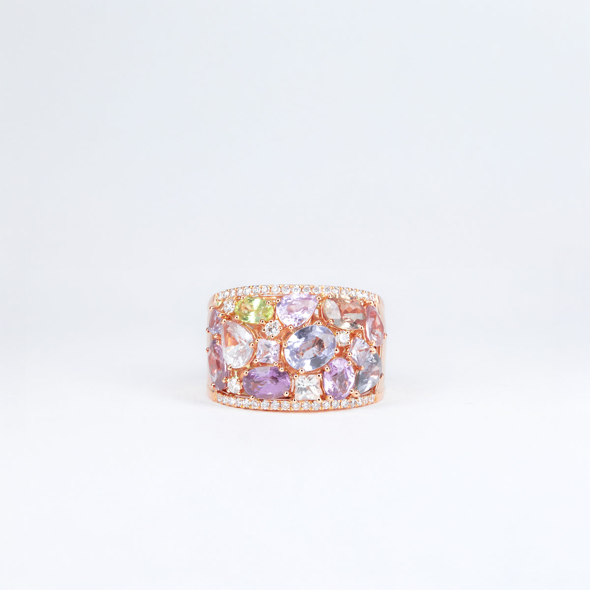 Bague ajourée en or rose, saphirs multicolores et diamants