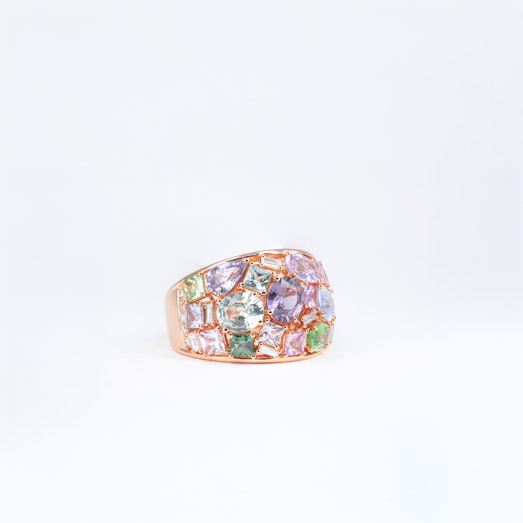 Bague large en or rose 18K sertie de saphirs roses et multicolores avec diamants