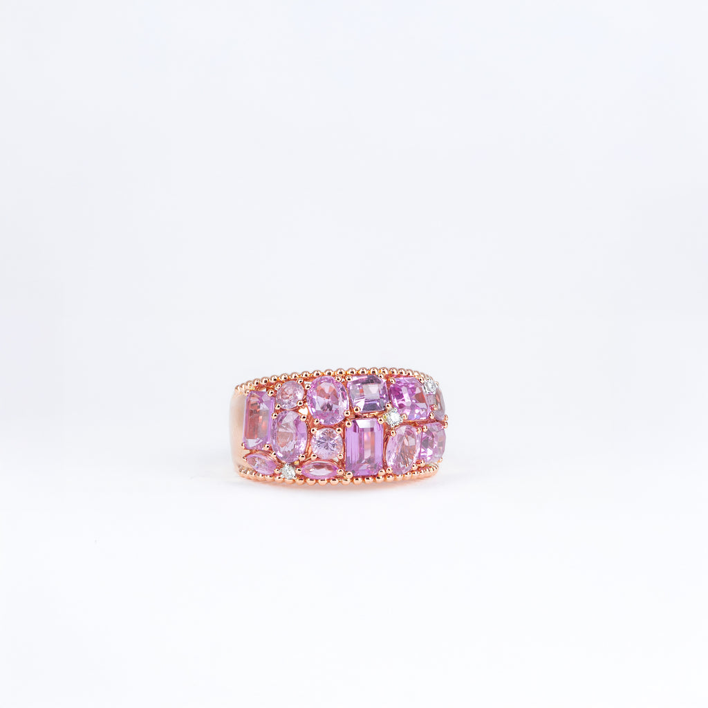 Bague large en or rose 18K sertie de saphirs roses multitailles et diamants