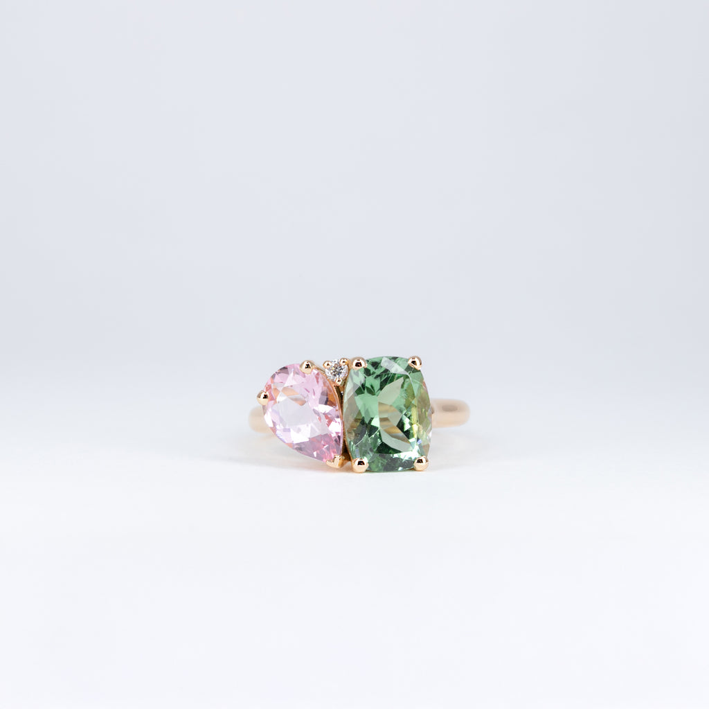 Bague or rose et tourmalines de couleur