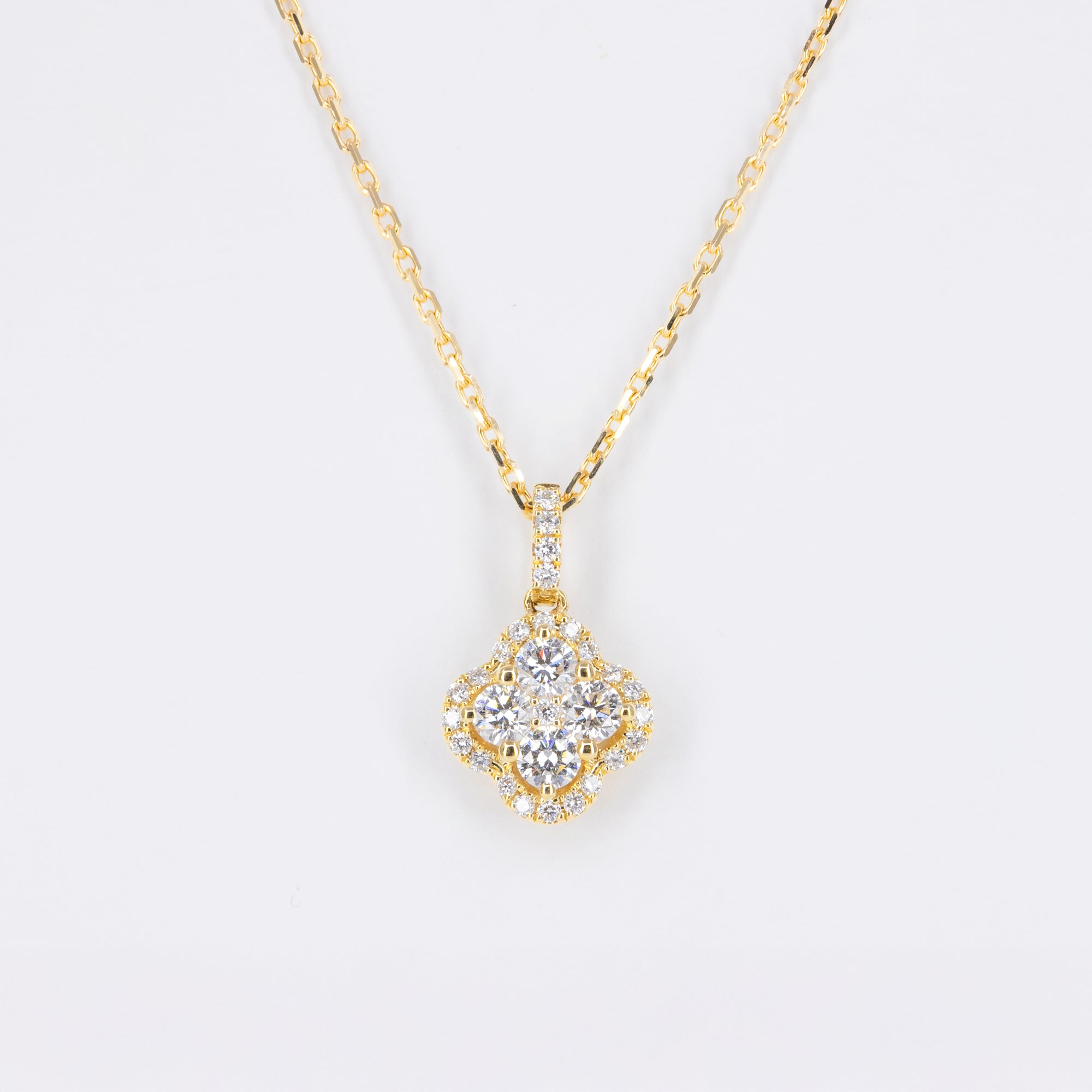 Collier or jaune orné de diamants