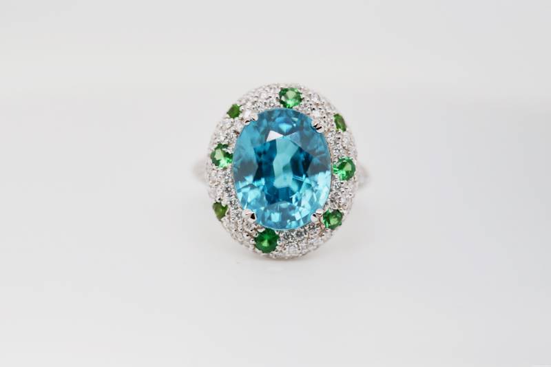 Bague or blanc, zircon tsavorites , elles Larcebeau, création, joaillier, le boucan, paris, andernos